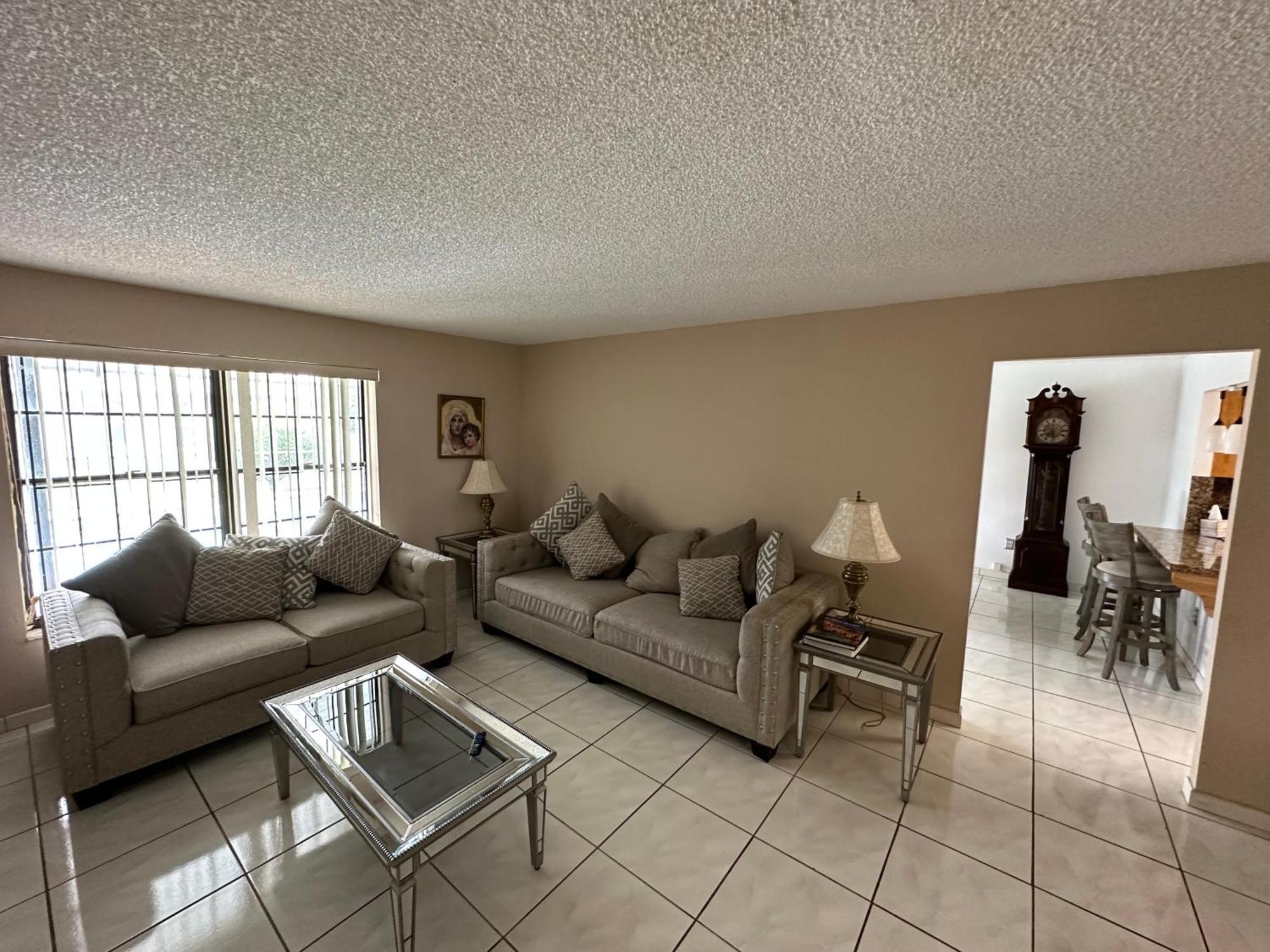 82-10Sw 135Av Miami Exterior foto